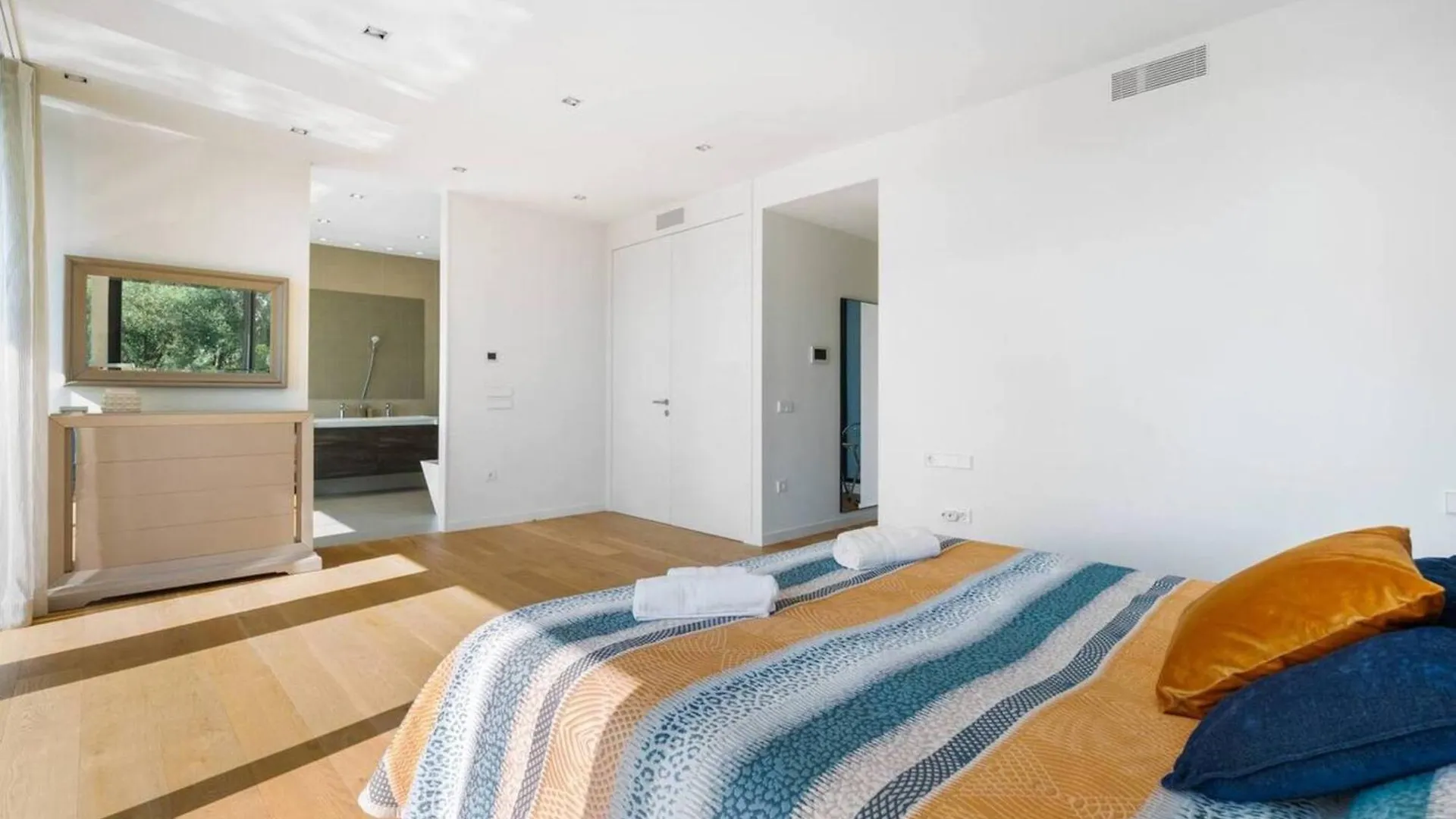Villa De Ensueno Con Piscina En Girona Franciach Spain